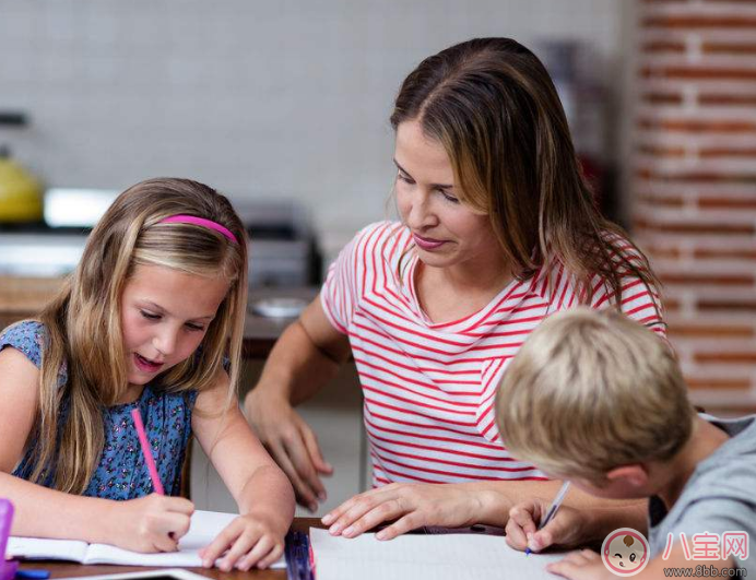 低年級小孩學(xué)習(xí)依賴家長怎么辦 低年級小孩作業(yè)家長怎么輔導(dǎo) 低年級小孩學(xué)習(xí)依賴家長怎么辦 低年級小孩作業(yè)家長怎么輔導(dǎo)