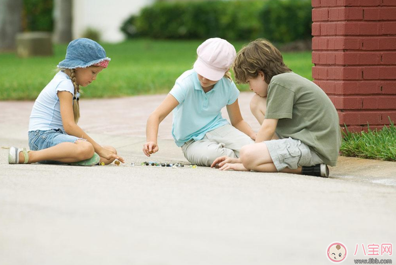 孩子在外面玩瘋了不想回家怎么辦 怎么跟孩子講要他回家