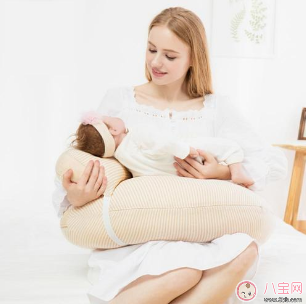 寶寶老嗆奶是怎么回事    寶寶嗆奶如何正確處