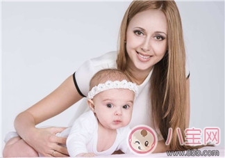 新生兒每天洗澡好不好 新生兒的正常情況是什么樣的 新生兒每天洗澡好不好 新生兒的正常情況是什么樣的