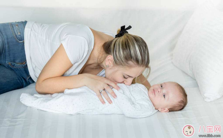 新生兒每天洗澡好不好 新生兒的正常情況是什么樣的 新生兒每天洗澡好不好 新生兒的正常情況是什么樣的