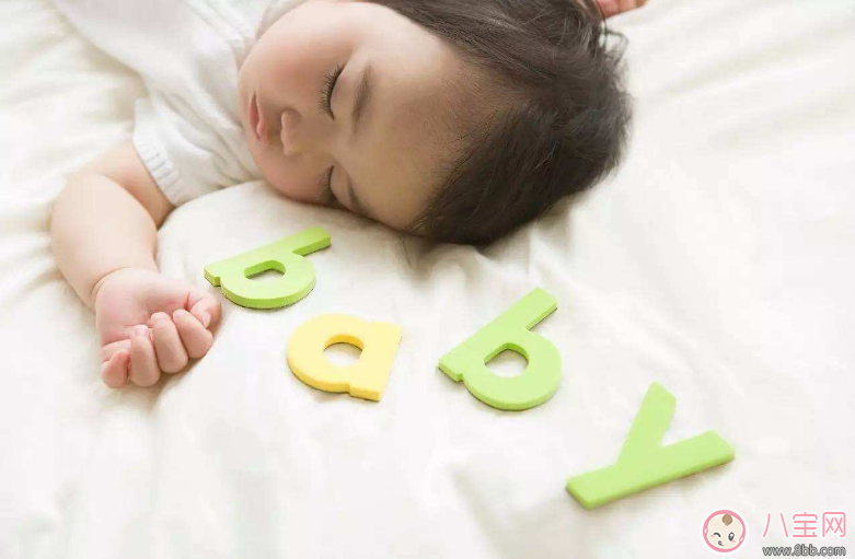 寶寶什么時候分床睡好 寶寶不肯分床睡怎么辦 寶寶什么時候分床睡好 寶寶不肯分床睡怎么辦