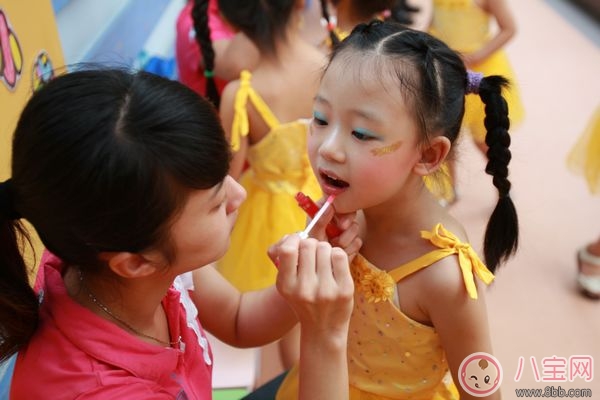 幼兒園表演化妝技巧推薦 幼兒園表演護膚常識