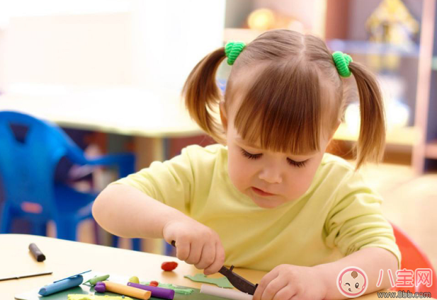 怎么讓孩子掌握精細動作 寶寶越早掌握精細動作越聰明嗎 怎么讓孩子掌握精細動作 寶寶越早掌握精細動作越聰明嗎