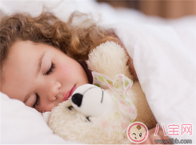 寶寶睡前出汗多是什么原因 寶寶睡覺前出汗多怎么辦 寶寶睡前出汗多是什么原因 寶寶睡覺前出汗多怎么辦