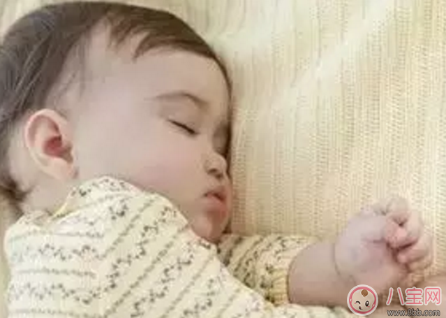 寶寶白天睡覺要不要拉窗簾　寶寶睡覺拉窗簾有哪些講究