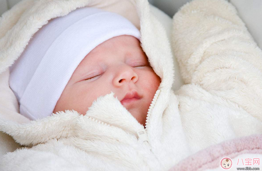 孩子冬天睡覺怎么穿蓋   寶寶睡覺需要穿襪子嗎