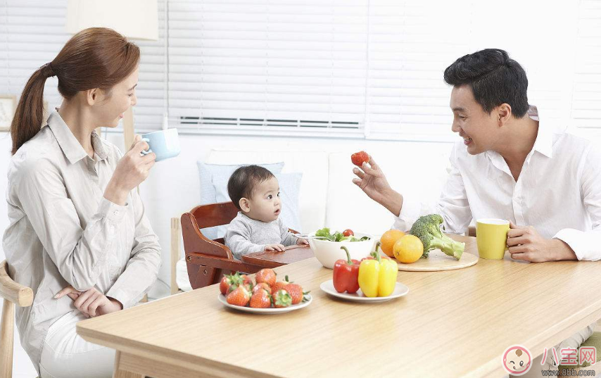 用勺子給孩子喂飯會窒息嗎 給孩子喂飯怎么喂比較好