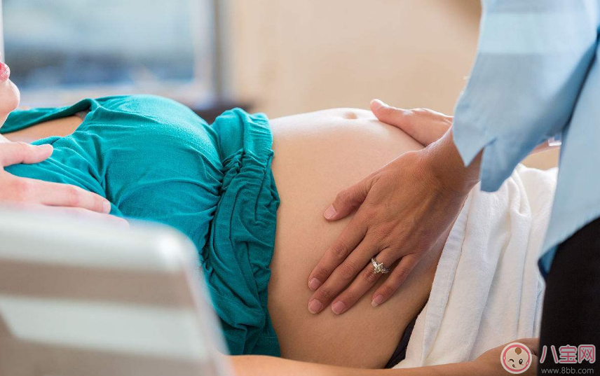 孕吐的時候會吐出東西嗎 孕吐吐出血正常嗎 孕吐的時候會吐出東西嗎 孕吐吐出血正常嗎