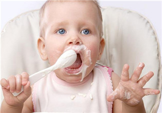 5個月寶寶能添加輔食嗎  5個月寶寶輔食推薦