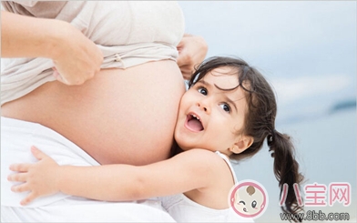 預產期到了羊水偏少怎么辦 羊水過少影響順產嗎 預產期到了羊水偏少怎么辦 羊水過少影響順產嗎