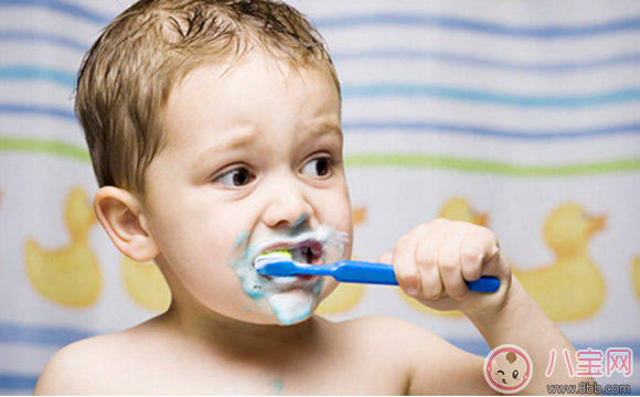 孩子總是清嗓子是怎么回事 孩子老是清嗓子應(yīng)如何調(diào)理 孩子總是清嗓子是怎么回事 孩子老是清嗓子應(yīng)如何調(diào)理