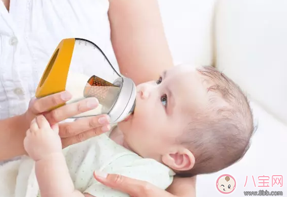給寶寶轉奶的原則跟方法  分段奶粉轉奶注意事項