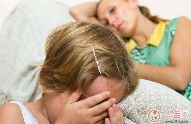 小孩在公共場合大哭大鬧怎么辦 在公共場合怎么哄孩子 小孩在公共場合大哭大鬧怎么辦 在公共場合怎么哄孩子