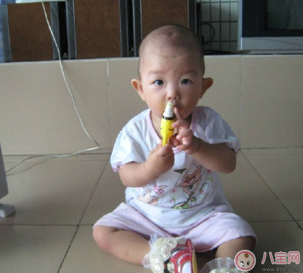 8個月嬰兒魚刺卡喉癥狀是什么 怎么知道不到一歲寶寶卡刺了