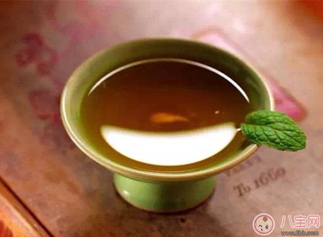 喝板藍(lán)根能預(yù)防流感嗎 板藍(lán)根可以和感冒藥一起吃嗎 喝板藍(lán)根能預(yù)防流感嗎 板藍(lán)根可以和感冒藥一起吃嗎