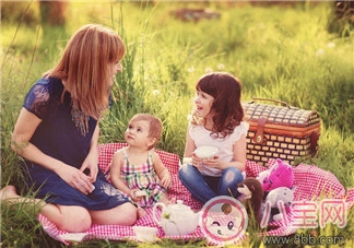 寶寶大便偏白是積食嗎 寶寶積食大便會怎么樣 寶寶大便偏白是積食嗎 寶寶積食大便會怎么樣