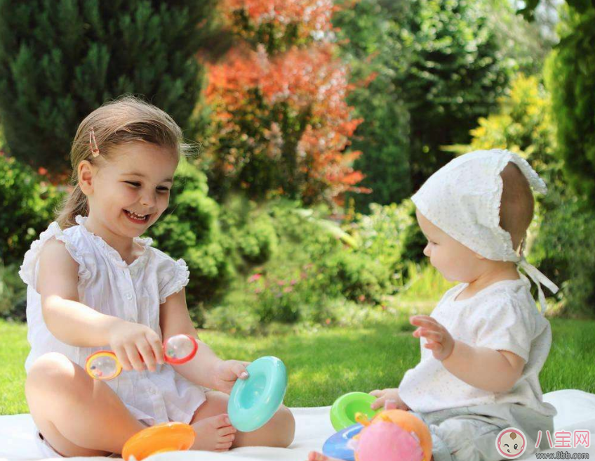 寶寶大便偏白是積食嗎 寶寶積食大便會怎么樣 寶寶大便偏白是積食嗎 寶寶積食大便會怎么樣