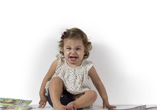 小兒積食發燒與感冒發燒有什么區別  小孩積食為什么會發燒