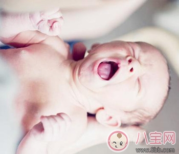 新生兒呼吸的正常值是多少 怎樣判斷新生兒睡覺呼吸是否正常 新生兒呼吸的正常值是多少 怎樣判斷新生兒睡覺呼吸是否正常