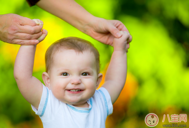 寶寶學走路和智力發育有關嗎 寶寶越聰明越早學會走路嗎 寶寶學走路和智力發育有關嗎 寶寶越聰明越早學會走路嗎