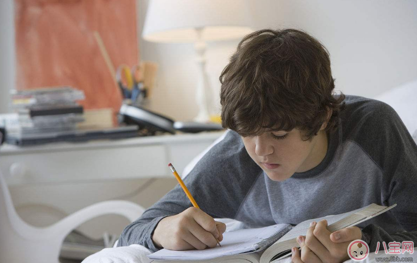 孩子作業寫得慢應該怪孩子嗎 孩子作業寫得慢應該怎么監督