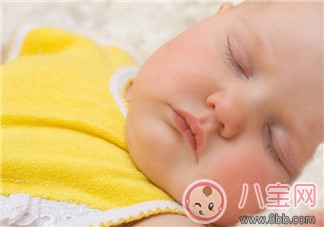 怎樣判斷孩子睡覺冷不冷 寶寶怎么睡覺才不會冷