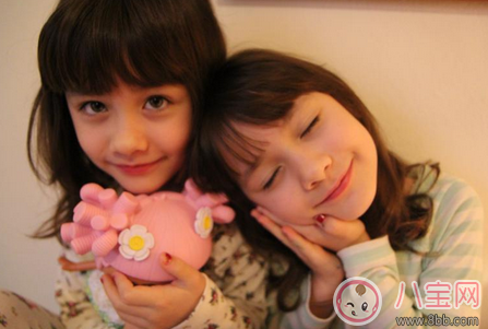 雙胞胎怎么起名2018 雙胞胎起什么名字好聽(tīng)大全