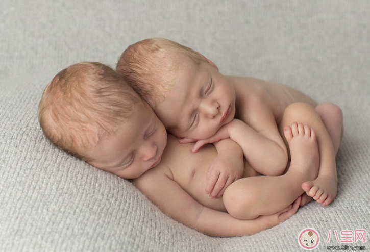 雙胞胎怎么起名2018 雙胞胎起什么名字好聽(tīng)大全