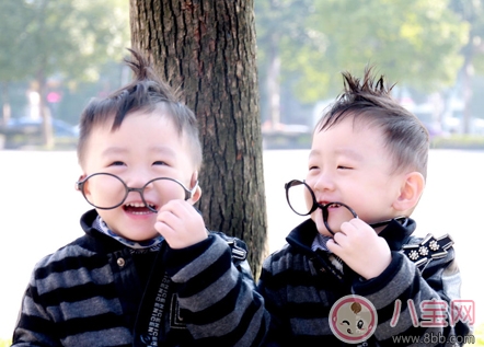 雙胞胎怎么起名2018 雙胞胎起什么名字好聽(tīng)大全