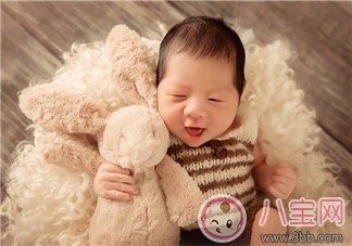 寶寶剛出生的心情說說 嬰兒出生當(dāng)爸的心情說說朋友圈