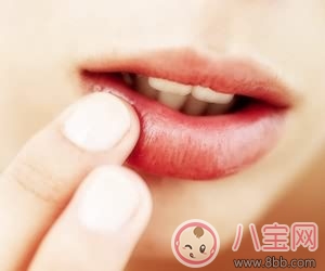 哺乳期上火還能喂奶嗎 如何預(yù)防奶水上火呢 哺乳期上火還能喂奶嗎 如何預(yù)防奶水上火呢