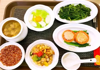 產后坐月子應該怎么吃 坐月子一天吃幾頓才科學