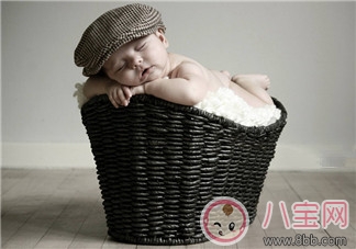 在什么時間給寶寶剪指甲最好 寶寶睡覺剪指甲好還是醒著的時候 在什么時間給寶寶剪指甲最好 寶寶睡覺剪指甲好還是醒著的時候