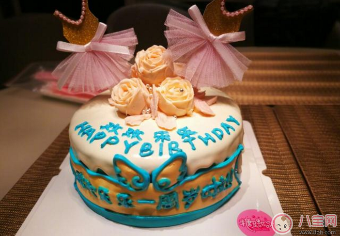 楊威雙胞胎女兒抓周選了什么 楊威雙胞胎女兒周歲生日萌照有哪些 楊威雙胞胎女兒抓周選了什么 楊威雙胞胎女兒周歲生日萌照有哪些