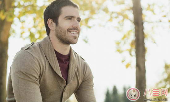 男性尿分叉是什么原因 男性尿分叉吃什么藥比較好