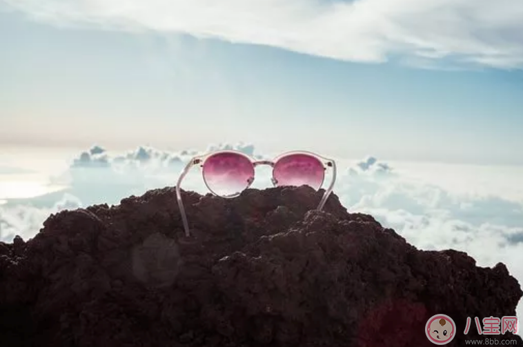 2歲寶寶去雪山玩要戴太陽鏡嗎 冬天帶寶寶玩雪如何選擇太陽鏡