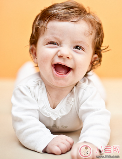 寶寶塌鼻子真的可以捏高嗎 給寶寶捏鼻子的危害你知道嗎