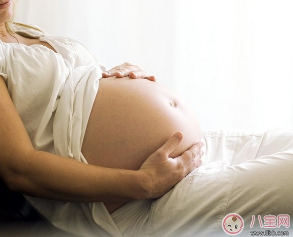 孕婦羊水過少能順產嗎 孕婦羊水過少順產風險大嗎 孕婦羊水過少能順產嗎 孕婦羊水過少順產風險大嗎