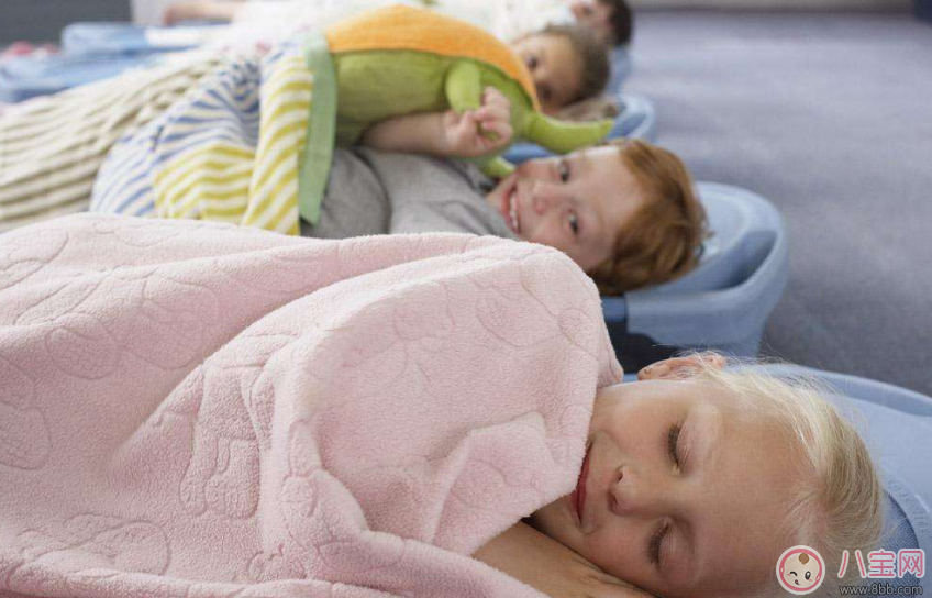 孩子睡覺的時間太晚了怎么辦 孩子睡覺時間短怎么幫助他改正