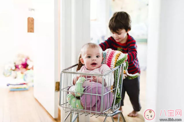 寶寶欺負比他小的孩子是怎么回事 怎么孩子會喜歡欺負弱小