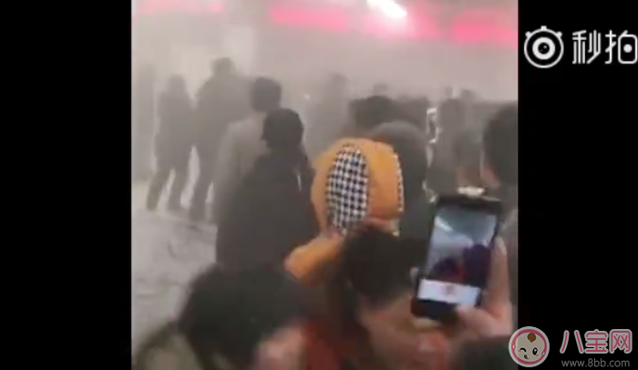 河北大學附屬醫院醫鬧 河北大學附屬醫院放火燒紙 河北大學附屬醫院醫鬧 河北大學附屬醫院放火燒紙