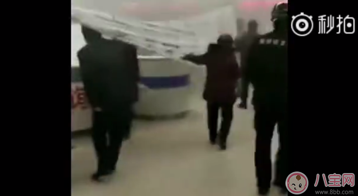 河北大學附屬醫院醫鬧 河北大學附屬醫院放火燒紙 河北大學附屬醫院醫鬧 河北大學附屬醫院放火燒紙