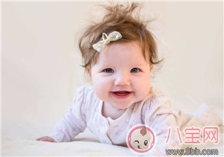  一個人怎么教寶寶學爬 寶寶爬行少會影響智力嗎