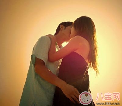 被人強吻是種什么感覺 和人接吻時有哪些小技巧 被人強吻是種什么感覺 和人接吻時有哪些小技巧