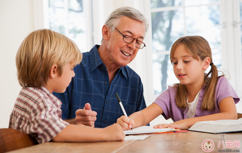 孩子在家怎么輔導他做作業 怎么樣輔導孩子做作業