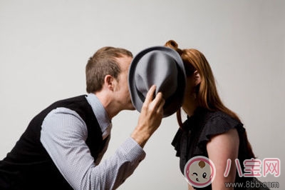 做愛到一半突然來(lái)月經(jīng)是什么感覺(jué) 來(lái)月經(jīng)時(shí)做愛會(huì)有什么影響 做愛到一半突然來(lái)月經(jīng)是什么感覺(jué) 來(lái)月經(jīng)時(shí)做愛會(huì)有什么影響