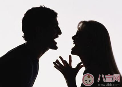 男人為什么喜歡看乳溝 男人看到乳溝是什么反應 男人為什么喜歡看乳溝 男人看到乳溝是什么反應