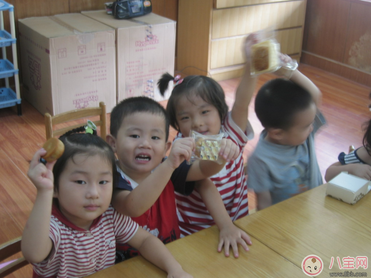 孩子上雙語幼兒園好不好 孩子適合上雙語幼兒園軟嗎