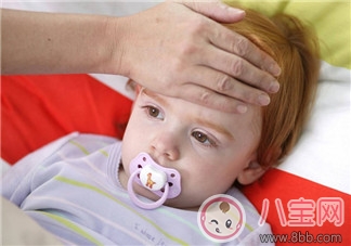 寶寶發燒用冰袋和擦浴可以嗎 小孩發燒怎么退燒最快 寶寶發燒用冰袋和擦浴可以嗎 小孩發燒怎么退燒最快